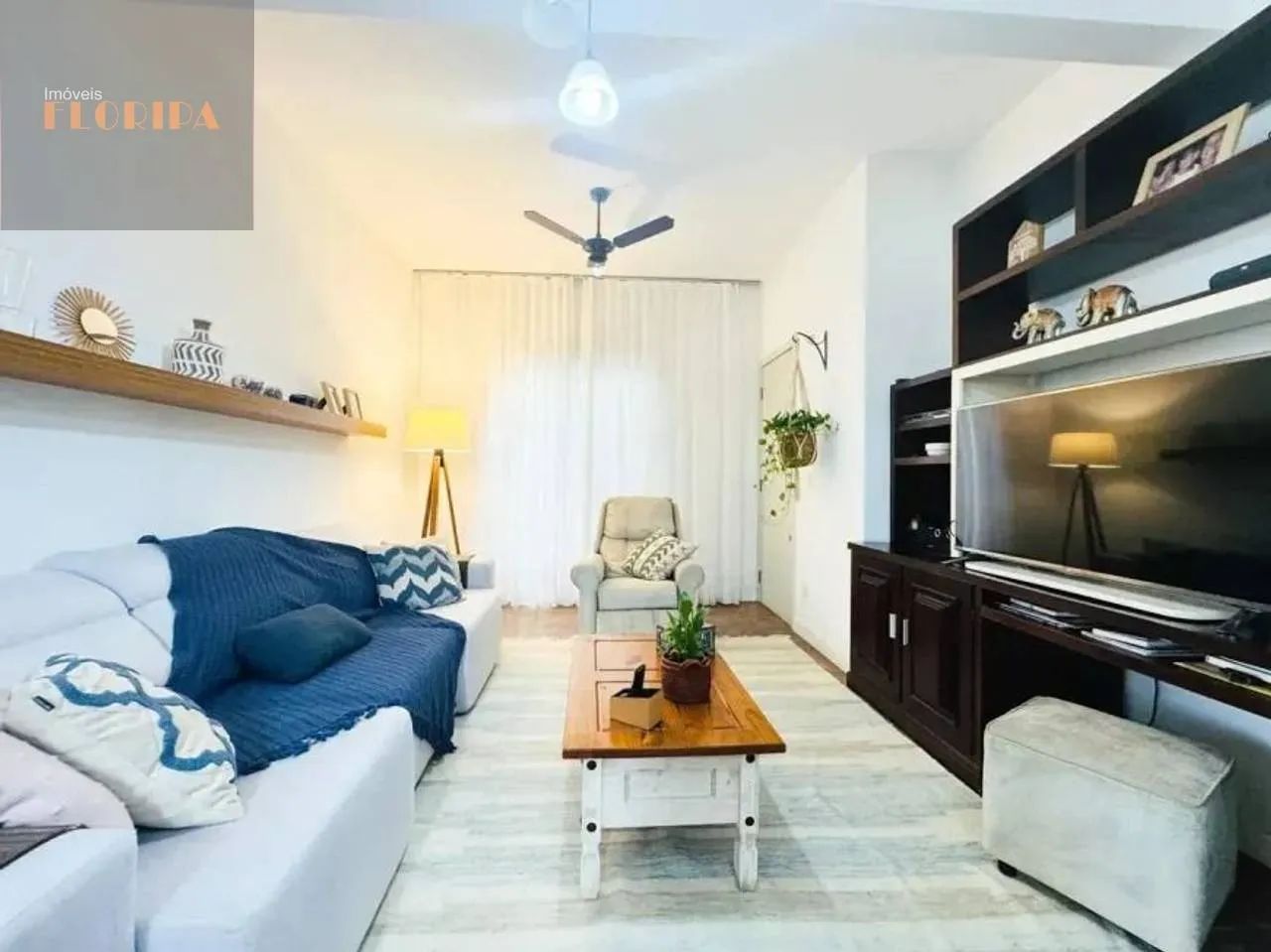 Casa com 4 dormitórios e amplo quintal no Carianos - Foto 3