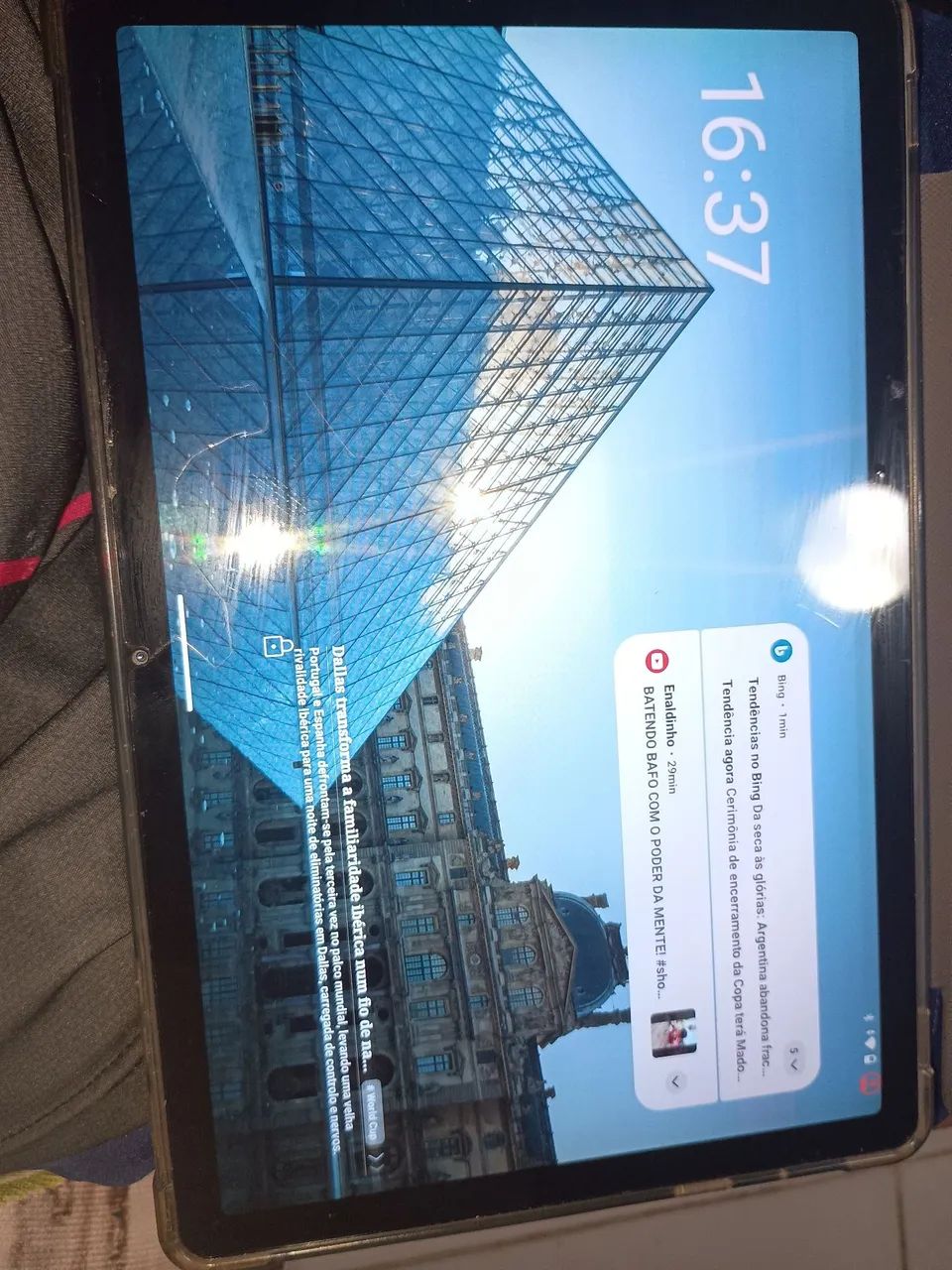 Vendo tablet Android com carregador 