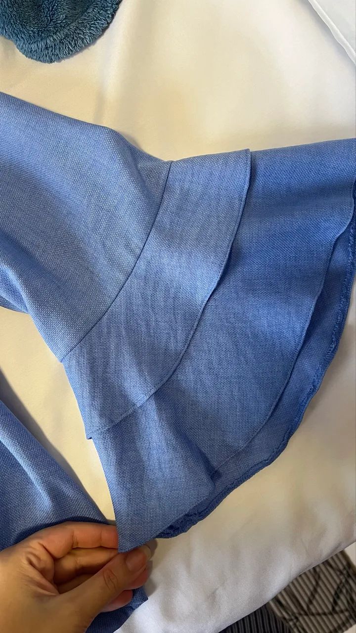 Blusa azul ombro a ombro com detalhe na manga  - Foto 4