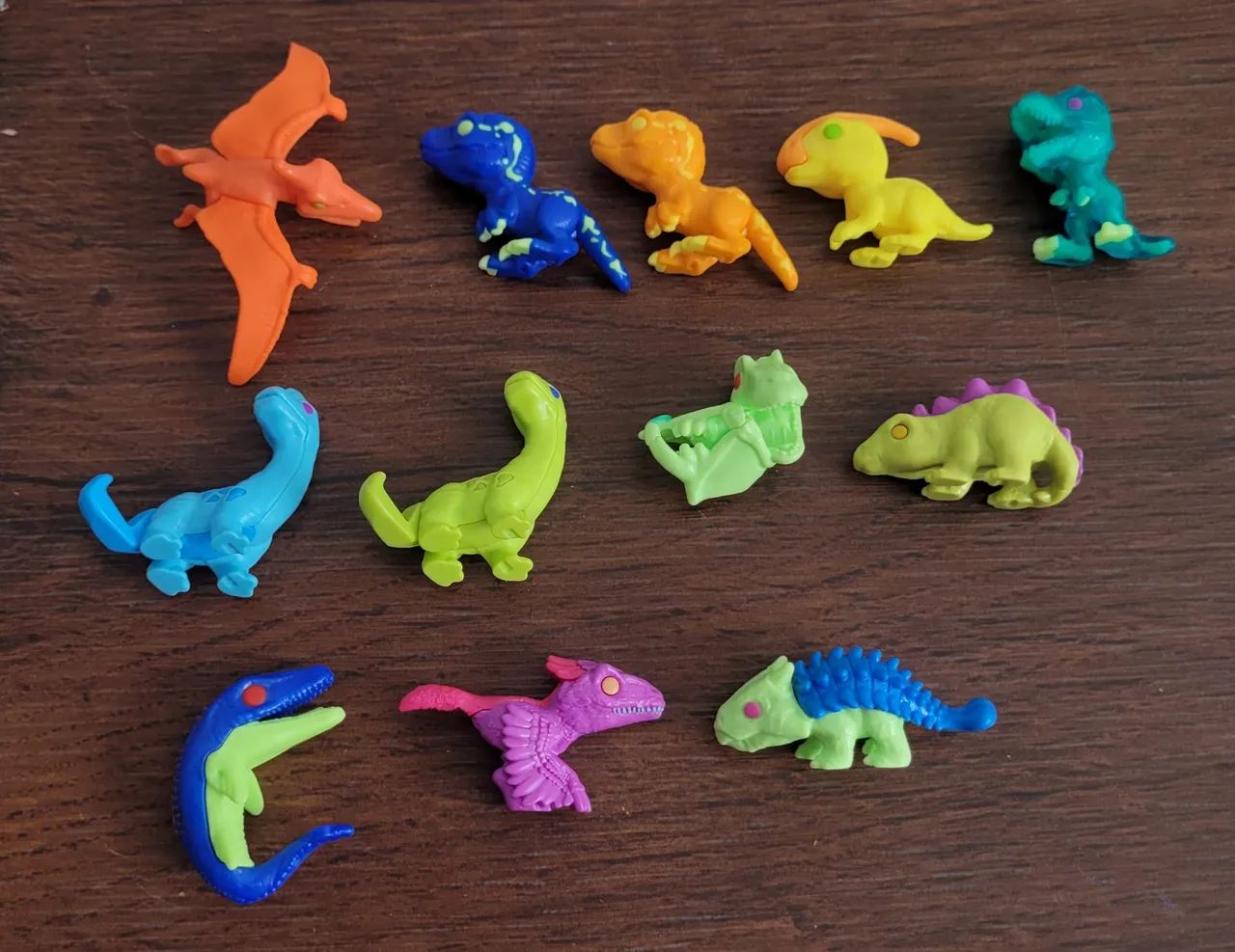 Kinder jurassic completa