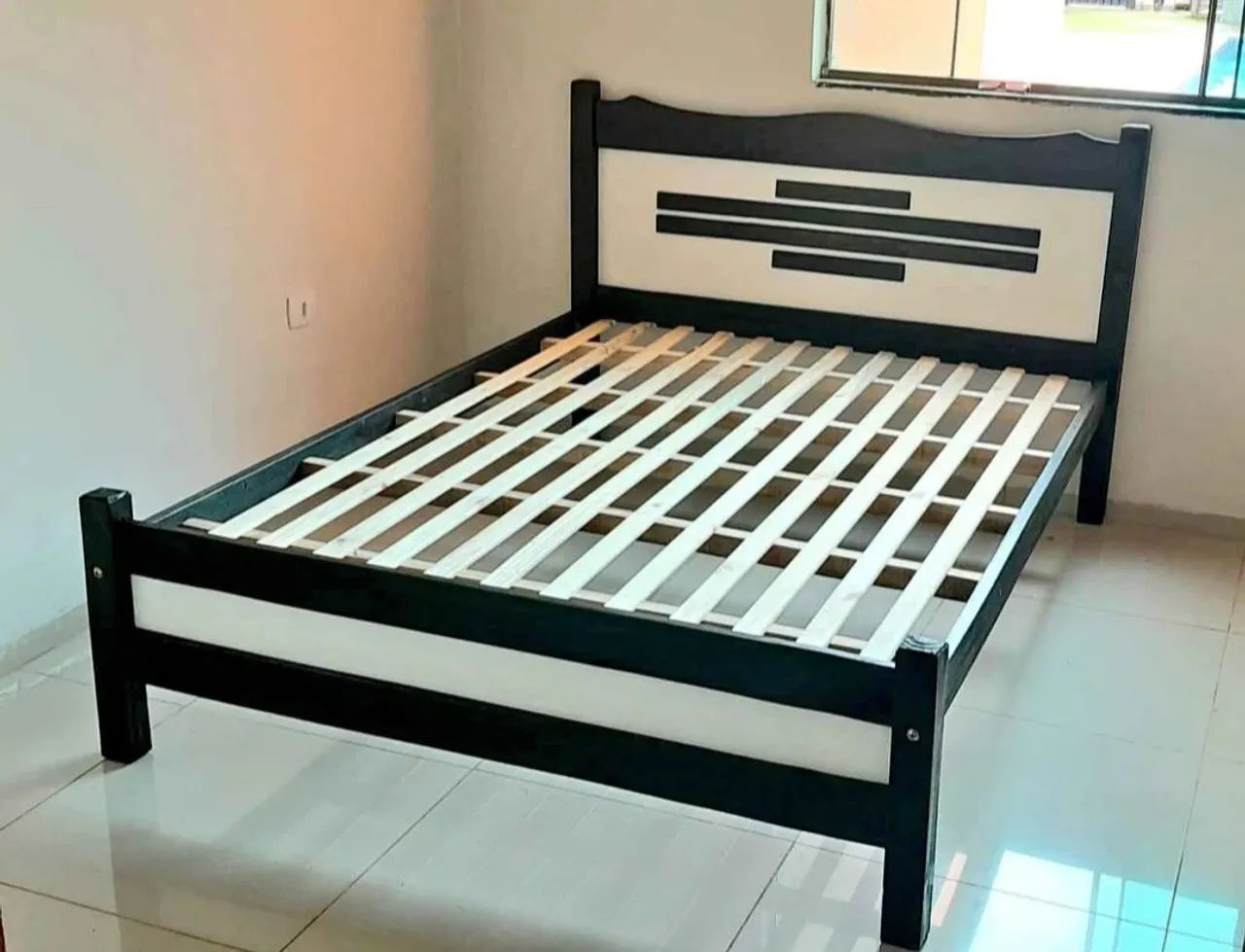 Cama de madeira casal nova. 