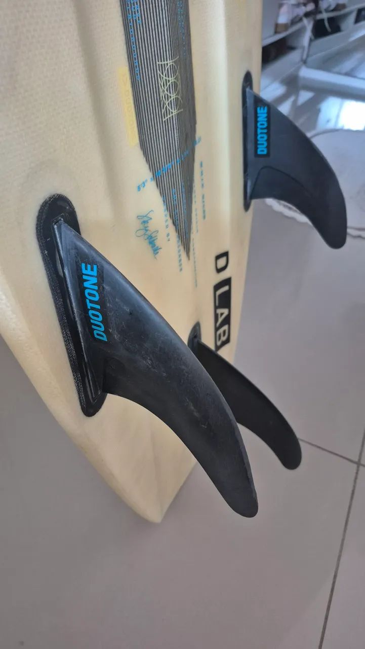 Prancha duotone whip dlab kite surf com quilhas - Foto 3