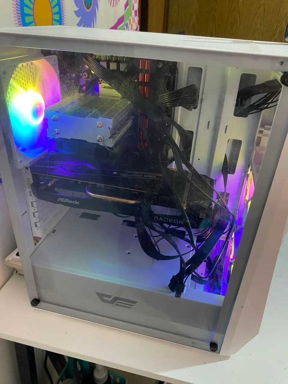 Pc gamer com i5 12400f e placa de vídeo amd rx 7600 asrock