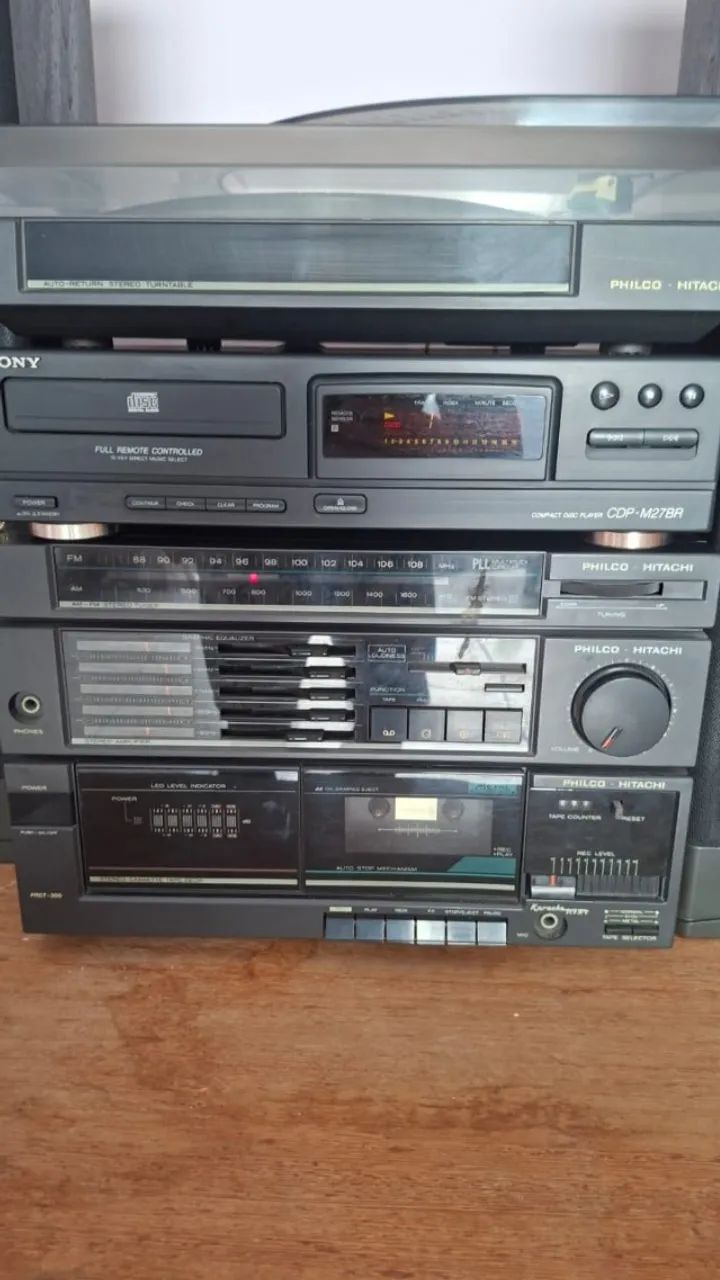 Aparelho de som Philco Hitachi (Toca disco, CD, rádio e 2 caixas) - Foto 2