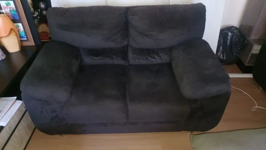 SOFA DE 3 E 2 LUGARES NA COR PRETA