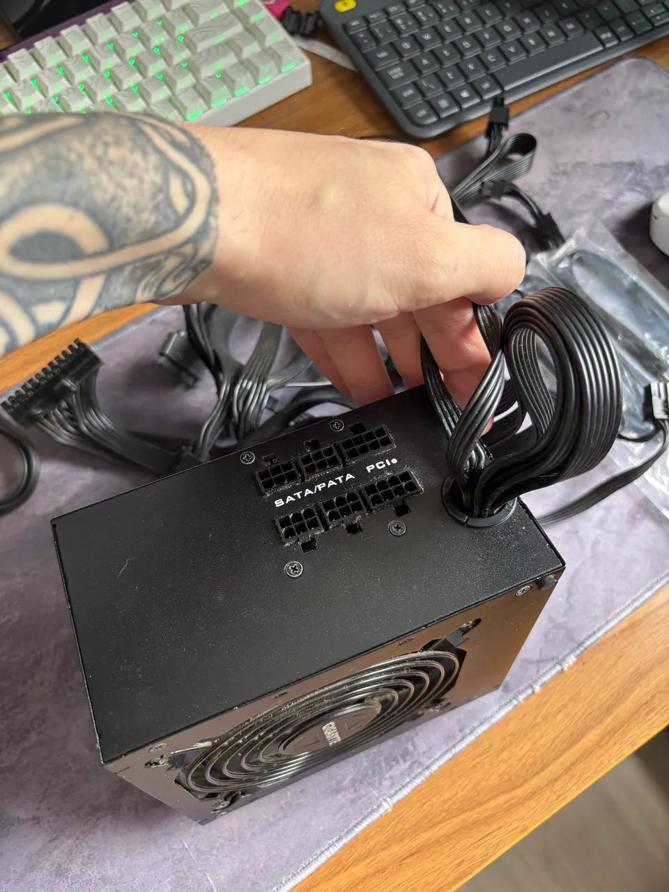 Fonte Gigabyte 700w 80 plus bronze - Foto 2