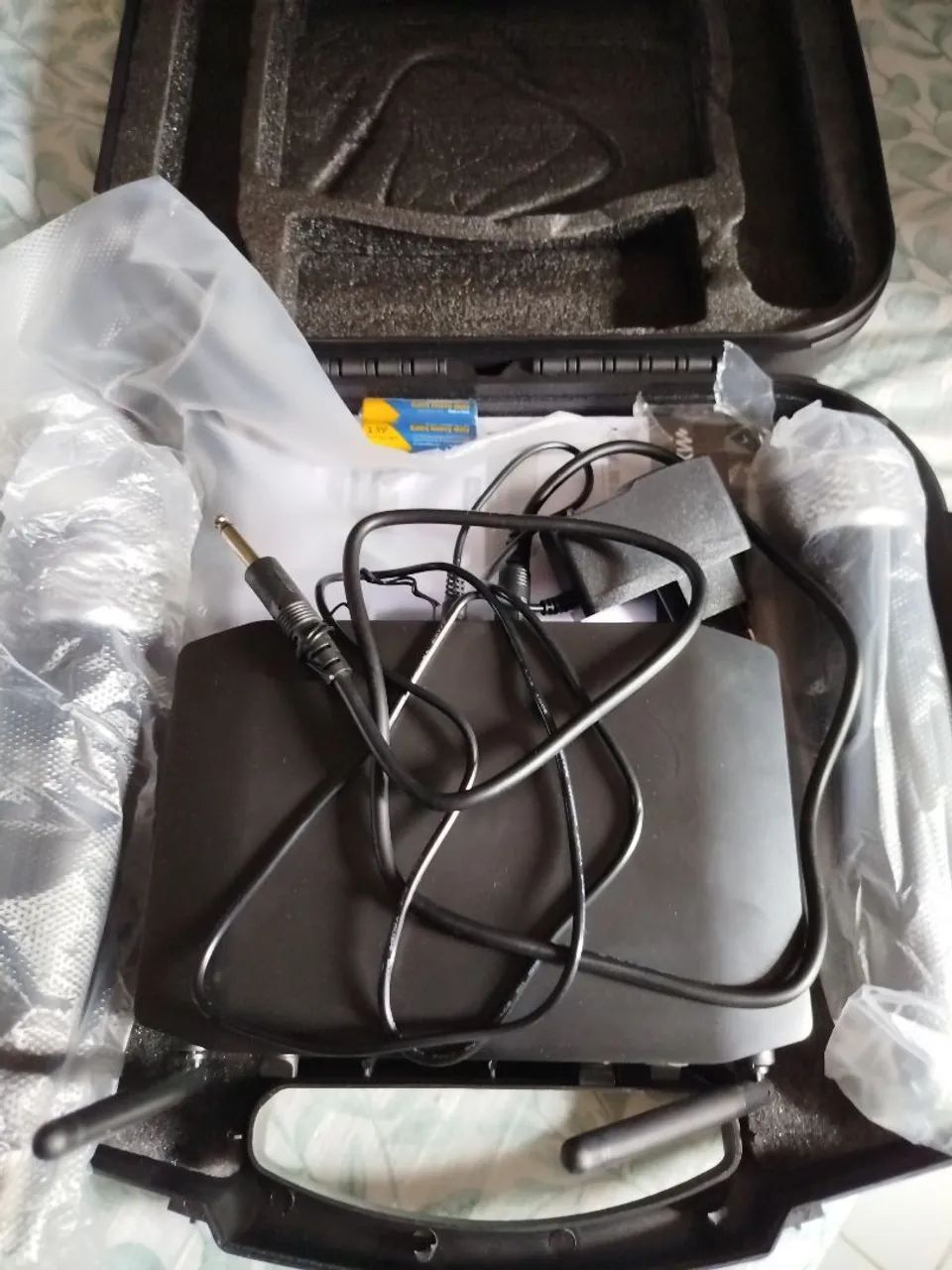 Microfone Sem Fio Duplo De Mão Uhf Mxt Uhf-520m 96 Canais Preto - Foto 3