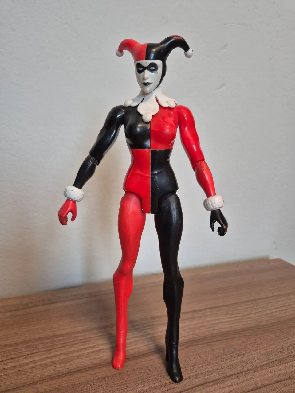 Boneca Exclusiva e Rara Arlequina DC Comics da Mattel, 30cm, sem caixa original  (usado).