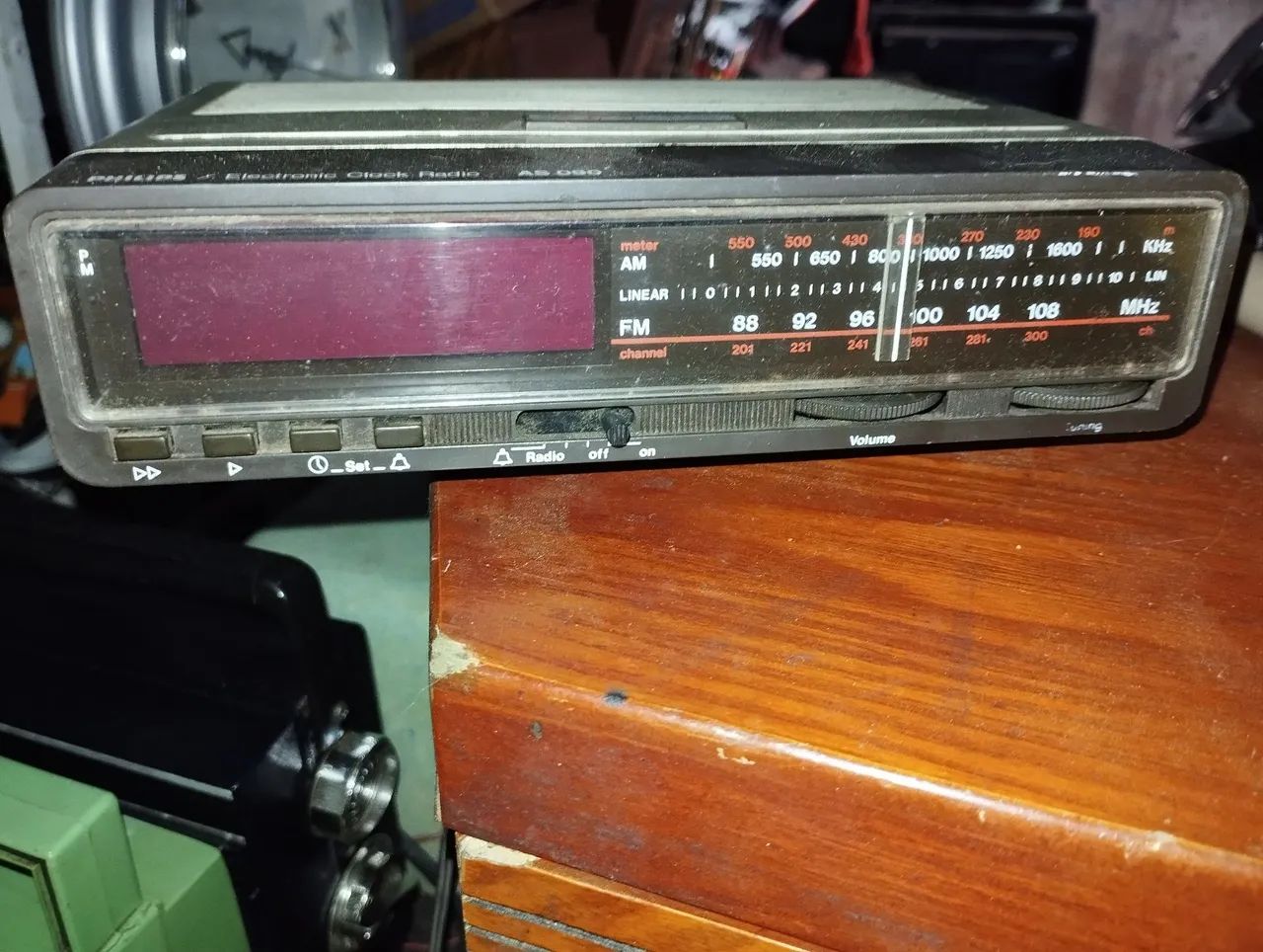 Rádio relógio despertador antigo Philips, funcionando. - Foto 4