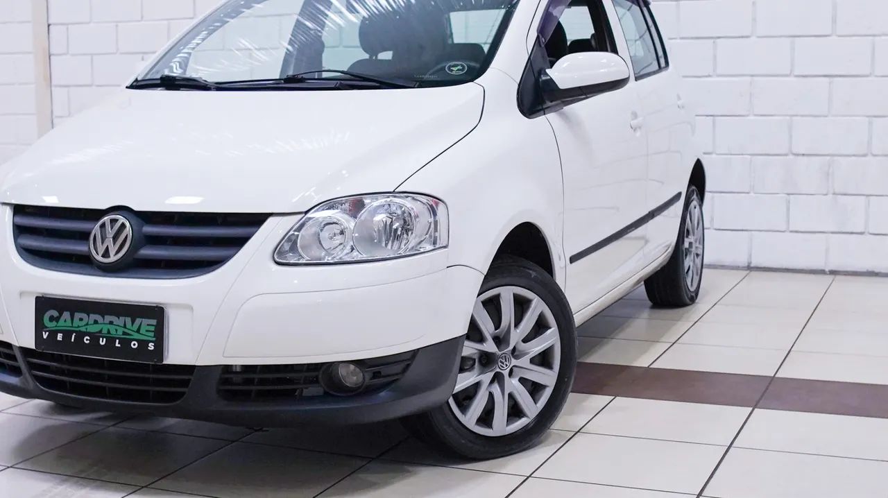 Volkswagen Fox 1.0 MI Total Flex 8V 5P 2010 - Foto 4