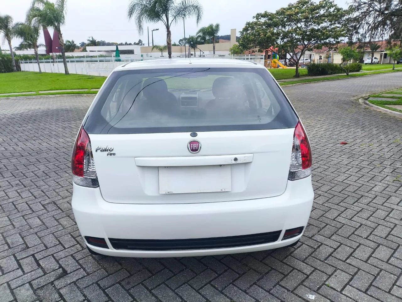 Fiat Palio Celebration 1.0 Fire Flex 8V 4P 2015 - Foto 4