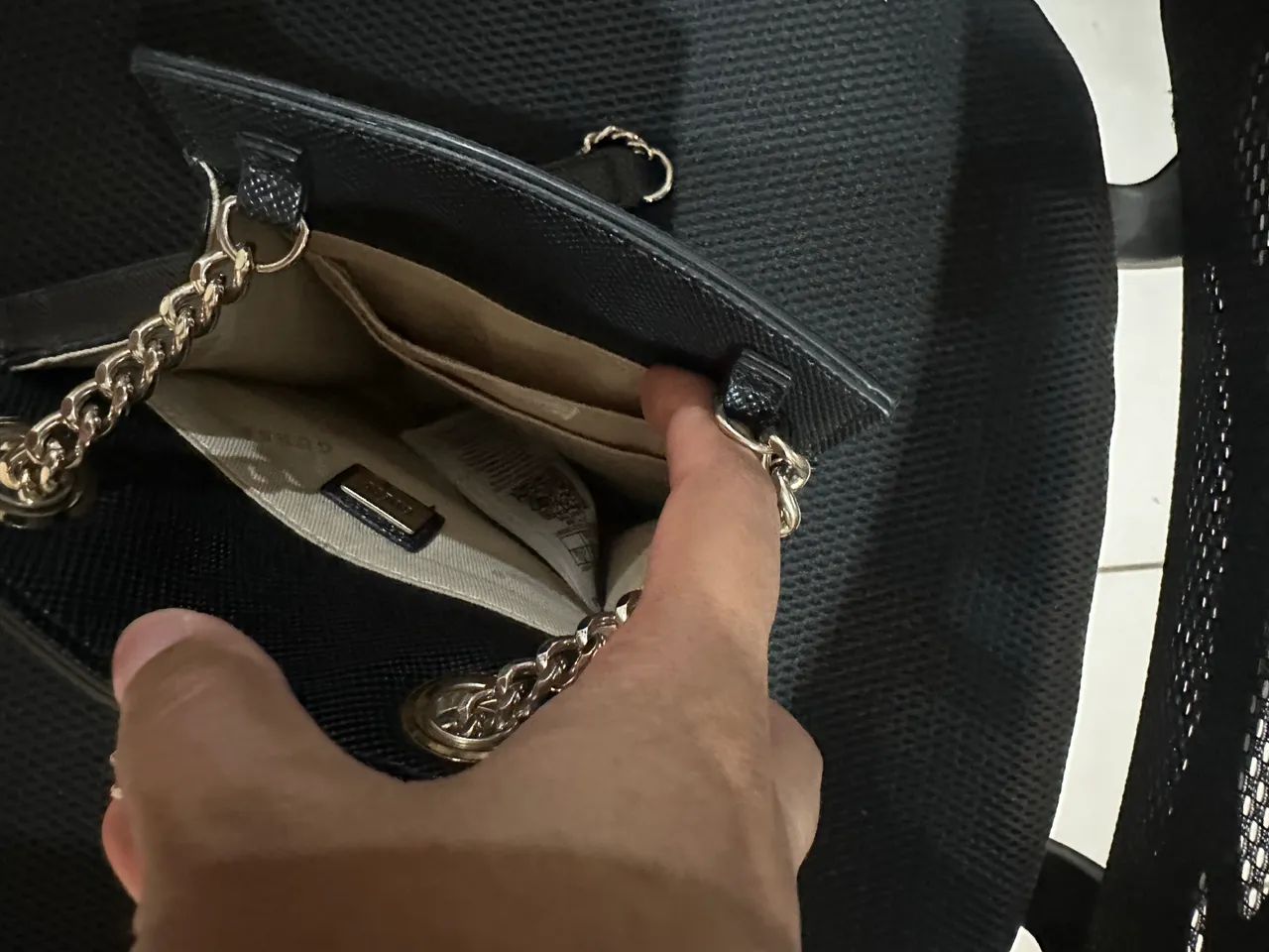 Bolsa Guess originale em excelente condição  - Foto 3