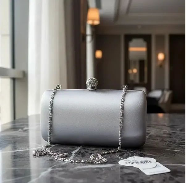 Bolsa de festa clutch · em cetim cinza prata acolchoada - nova - sem uso - Foto 3