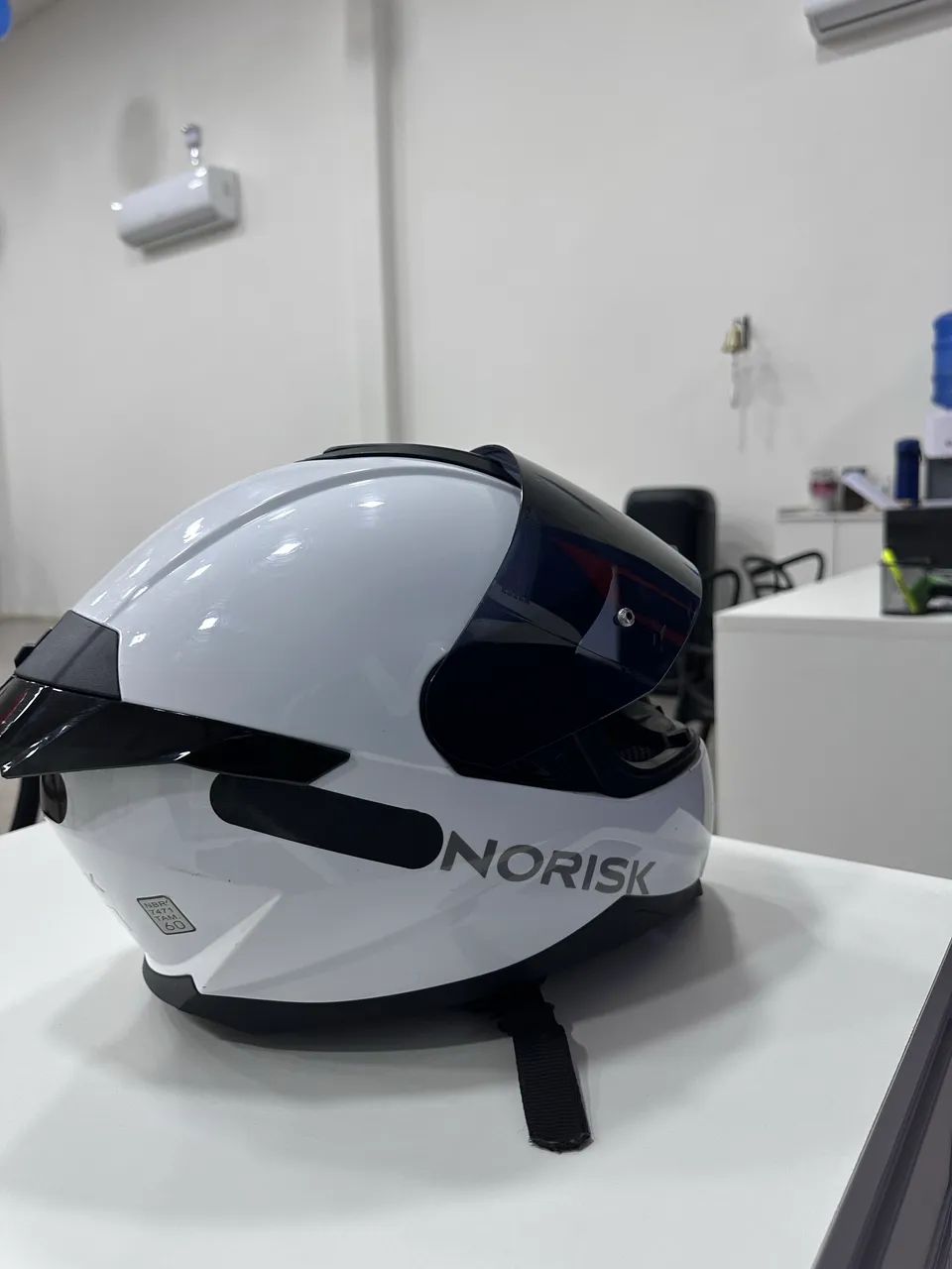Vende-se Capacete NORISK SEMI NOVO - Foto 4
