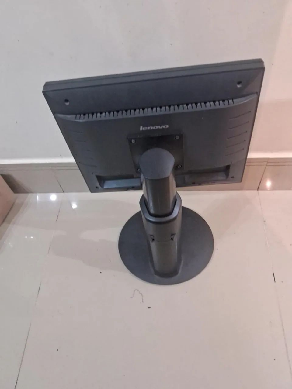 Monitor Lenovo 15 polegadas com Suporte Retrátil Articulado - Funcionando - Foto 3