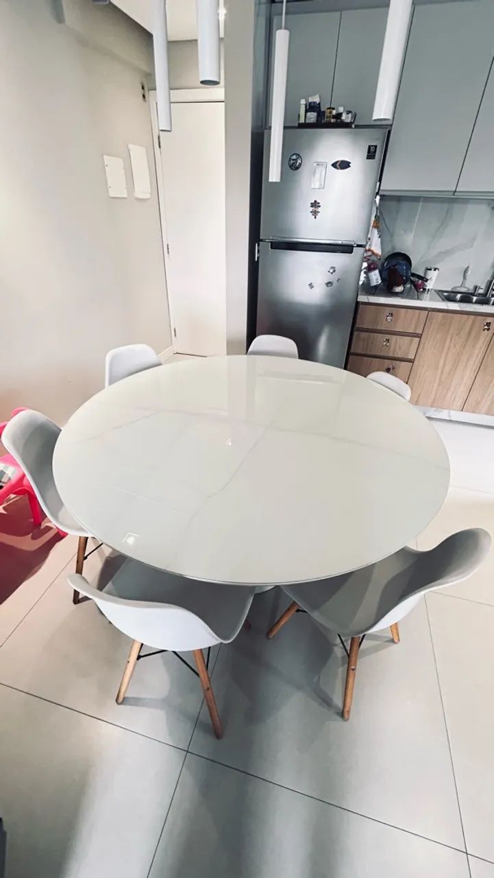 Mesa de jantar redonda 1,40 com 6 cadeiras - Foto 3