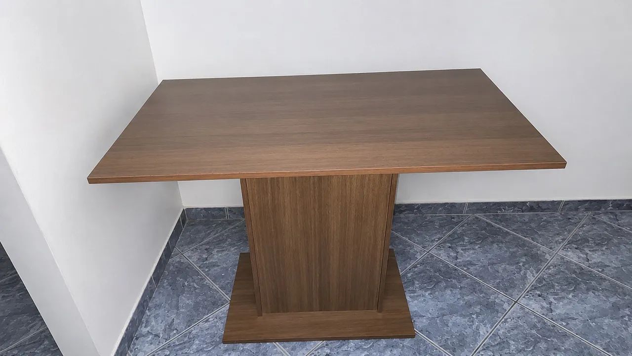 Mesa de madeira pequena 