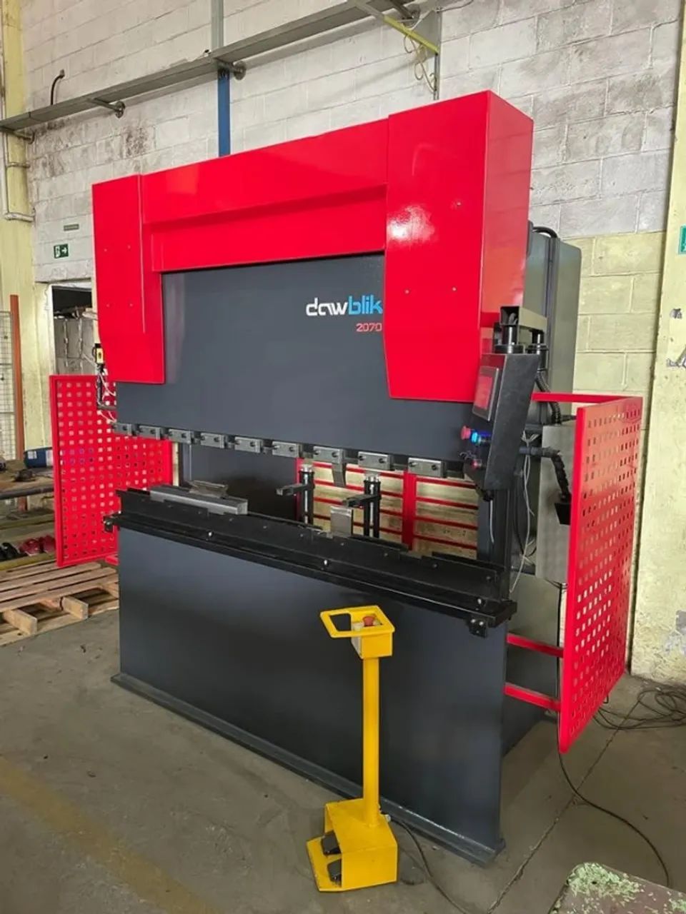 Dobradeira CN 60 Tons