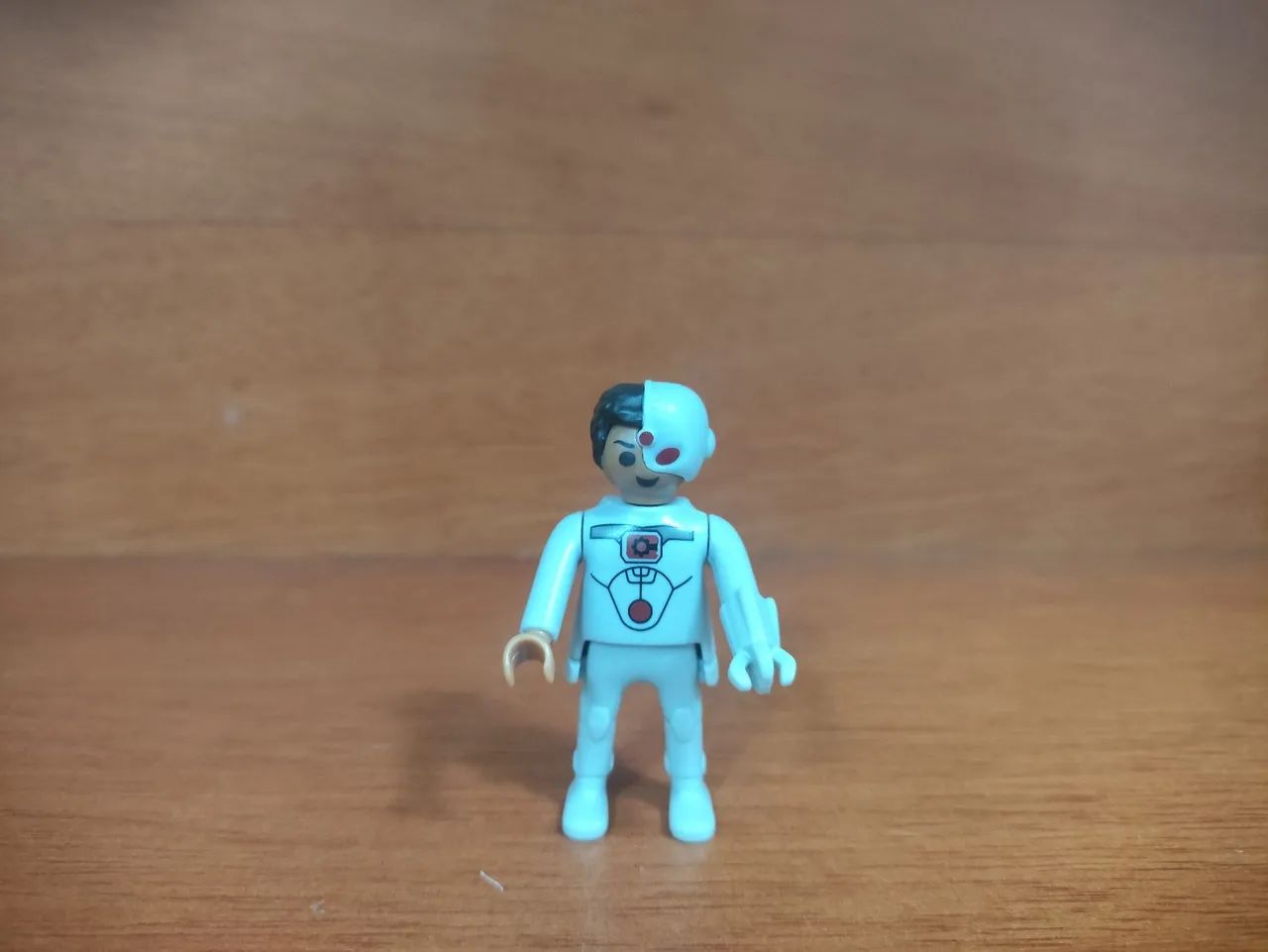 Ciborgue (Cyborg) - Kinder Ovo coleção DC Playmobil  - Foto 2