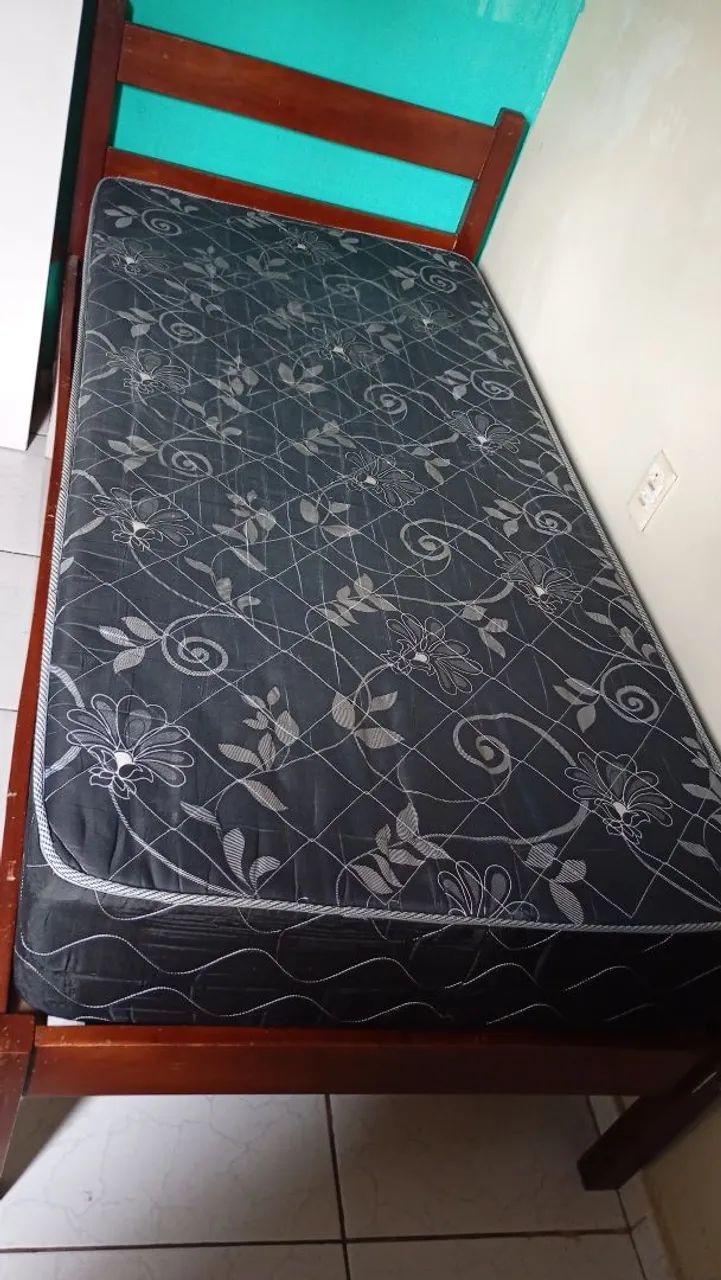 Cama de solteiro com colchão D45