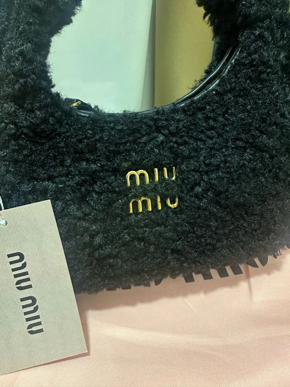 Miu miu bolsa Mini shearling wander Pelucia  - Foto 4