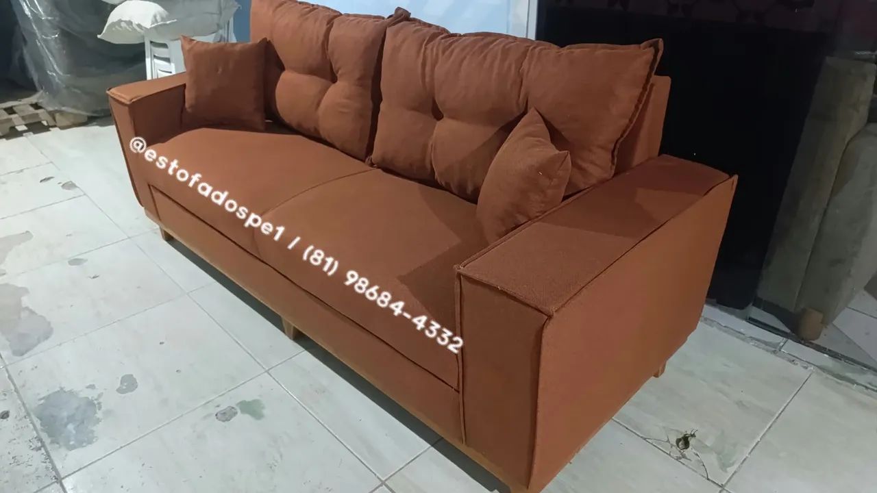 Sofá terracota 2 metros com base 100% madeira