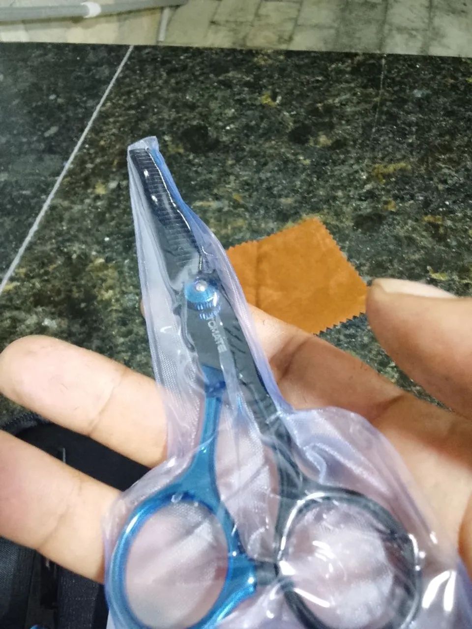 Kit de Tesouras Profissionais Tomate + Navalhete e E - Foto 3