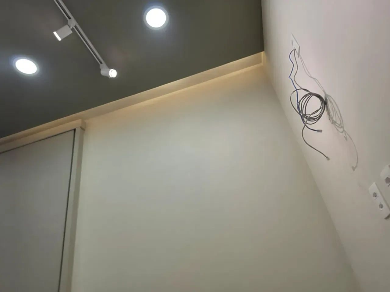 OPORTUNIDADE !!!! Excelente sala comercial (+- 30 m²), dividida em sala e antessala c/ wc  - Foto 3