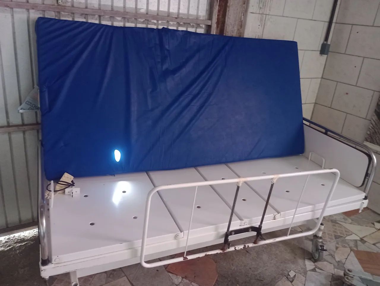 Vendo cama elétrica para acamados, colchão densidade 45 e colchão pneumático elétrico  - Foto 4