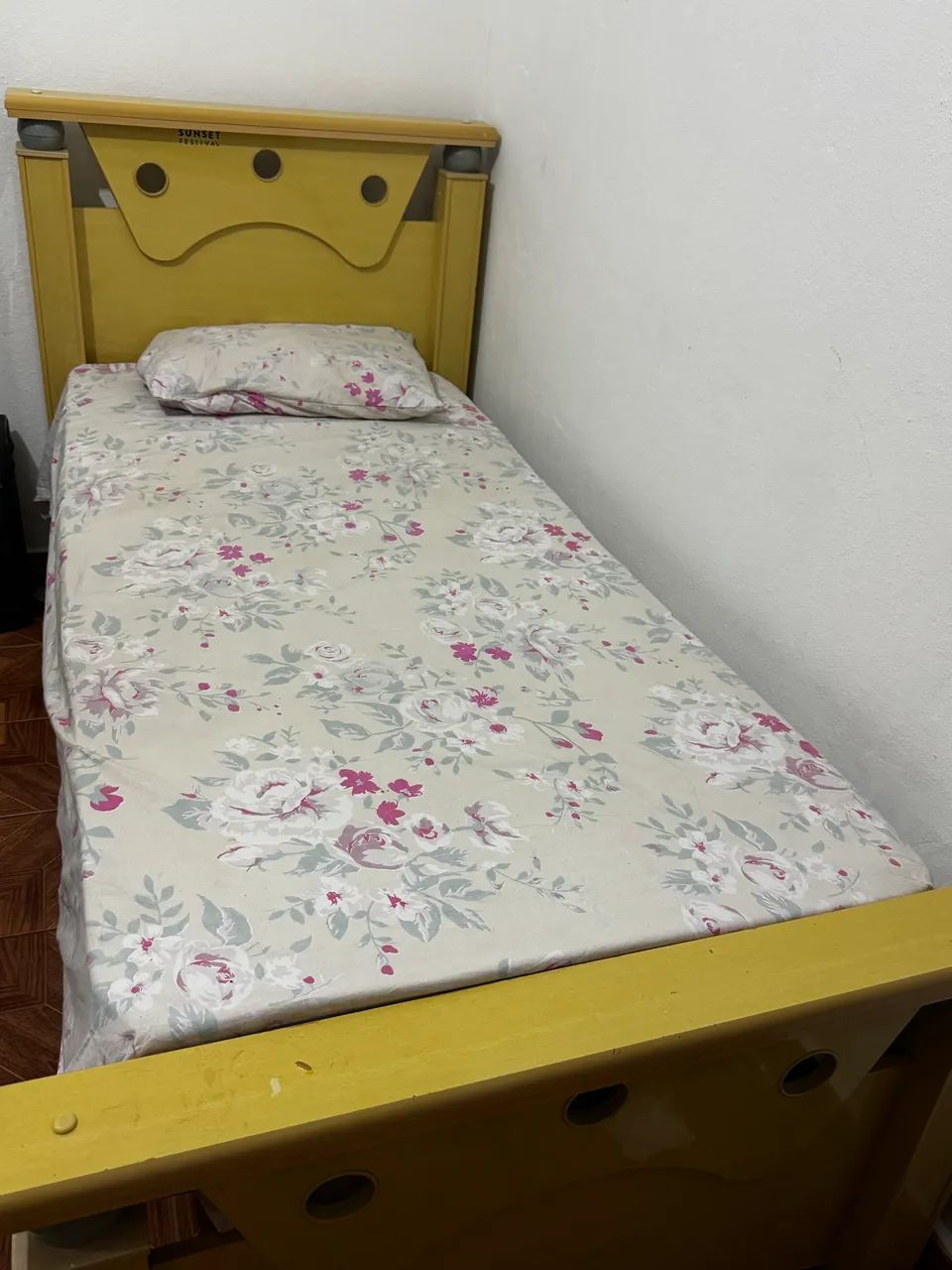 Vendo 2 Camas de Solteiro 