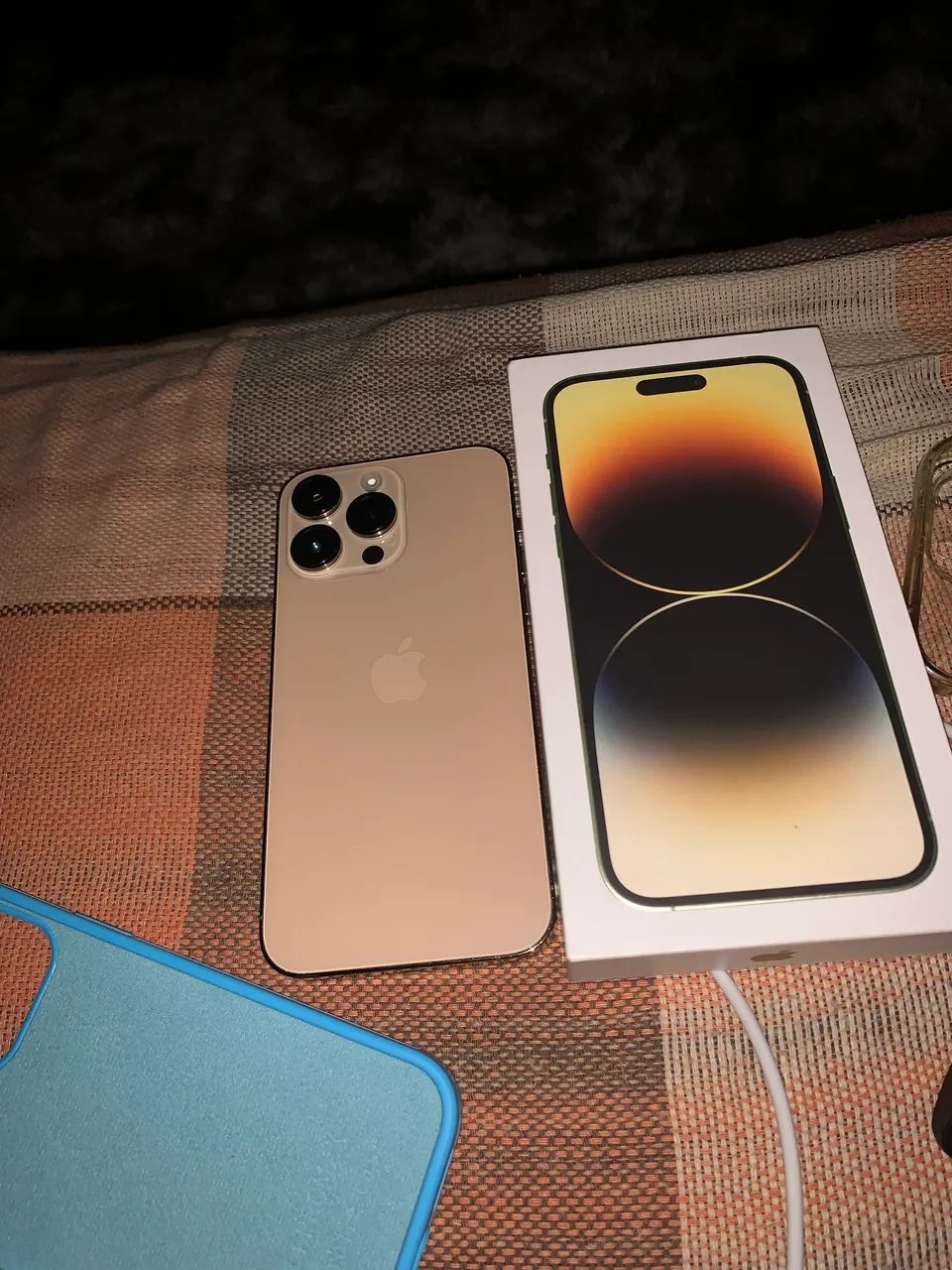 iPhone 14 Pro Max com caixa