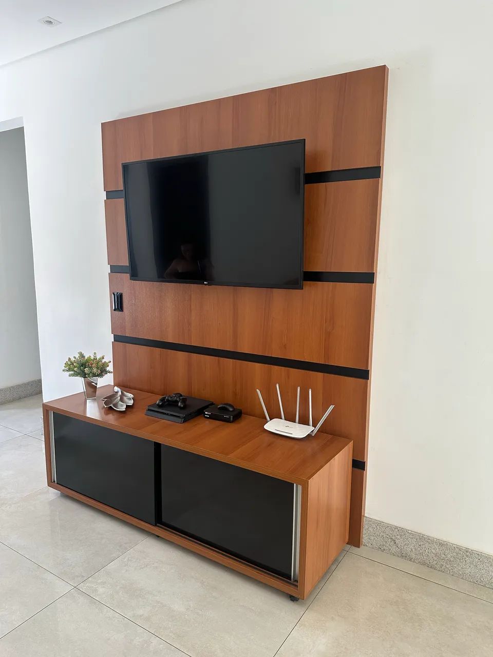 Painel de televisão com rack 