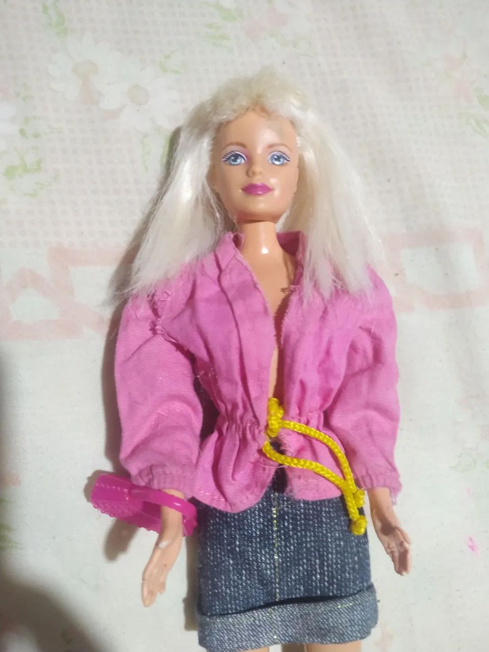 Boneca antiga com pequenas avaria 