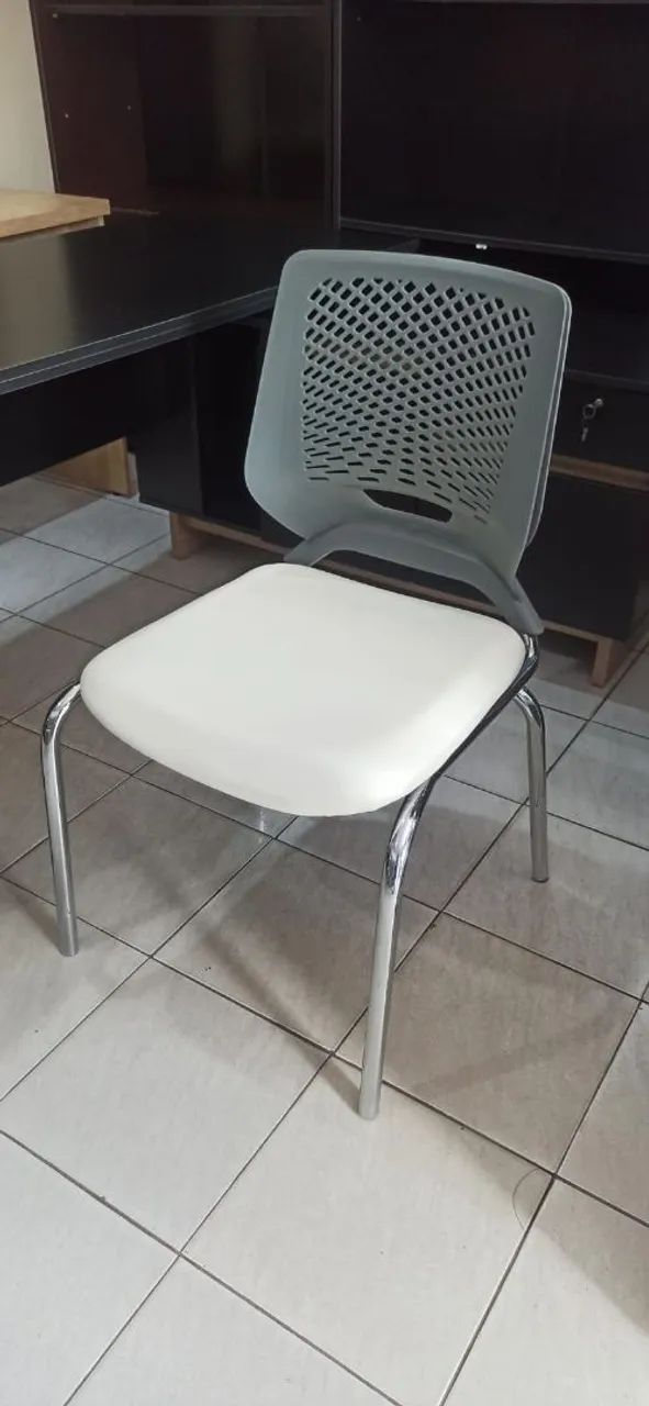 Escrivaninha e cadeira estofada cromada  - Foto 2