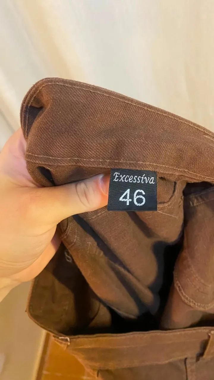 Calça jeans cargo tamanho 46 com bolsos na lateral  - Foto 3