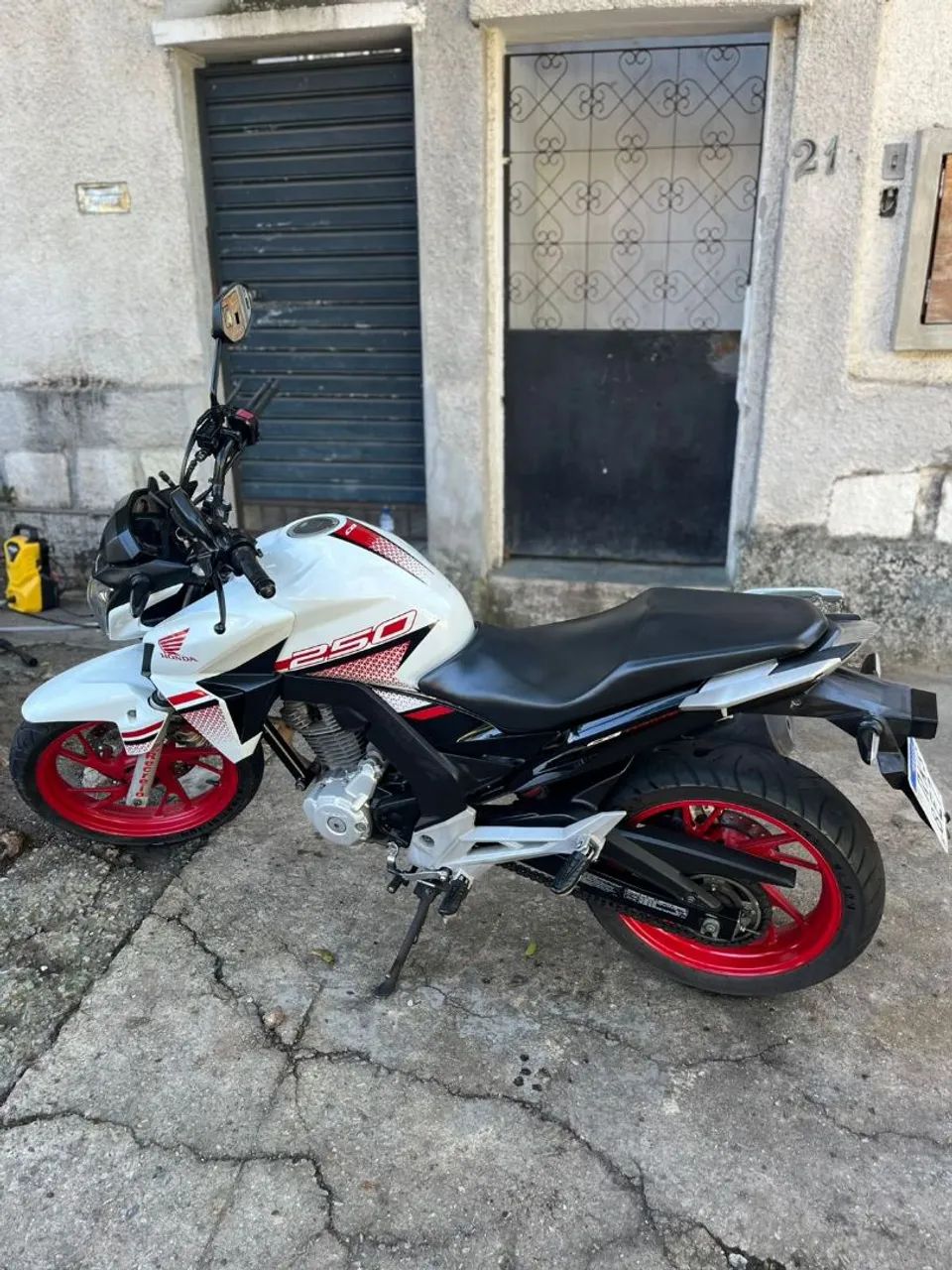 Vendo cb twister ano 2022  - Foto 4