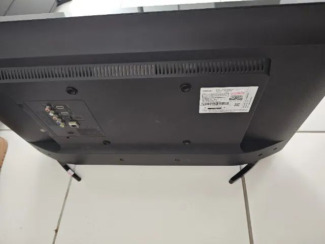 duas tvs (32 e 40 polegadas) com defeito na imagem