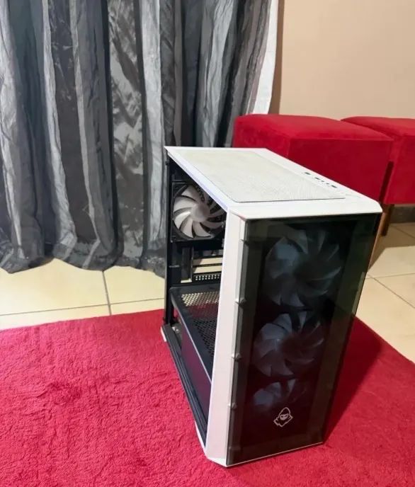 Gabinete branco com 4 fans 