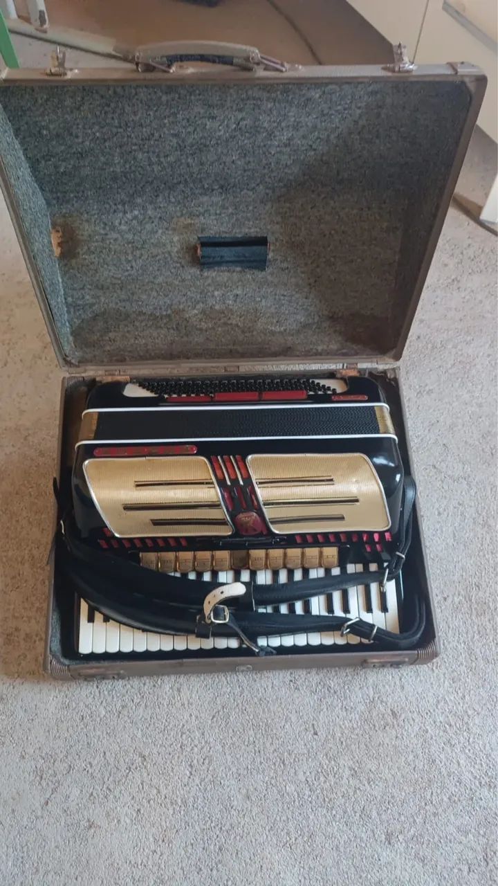 Acordeon Honner 120B 4/5 