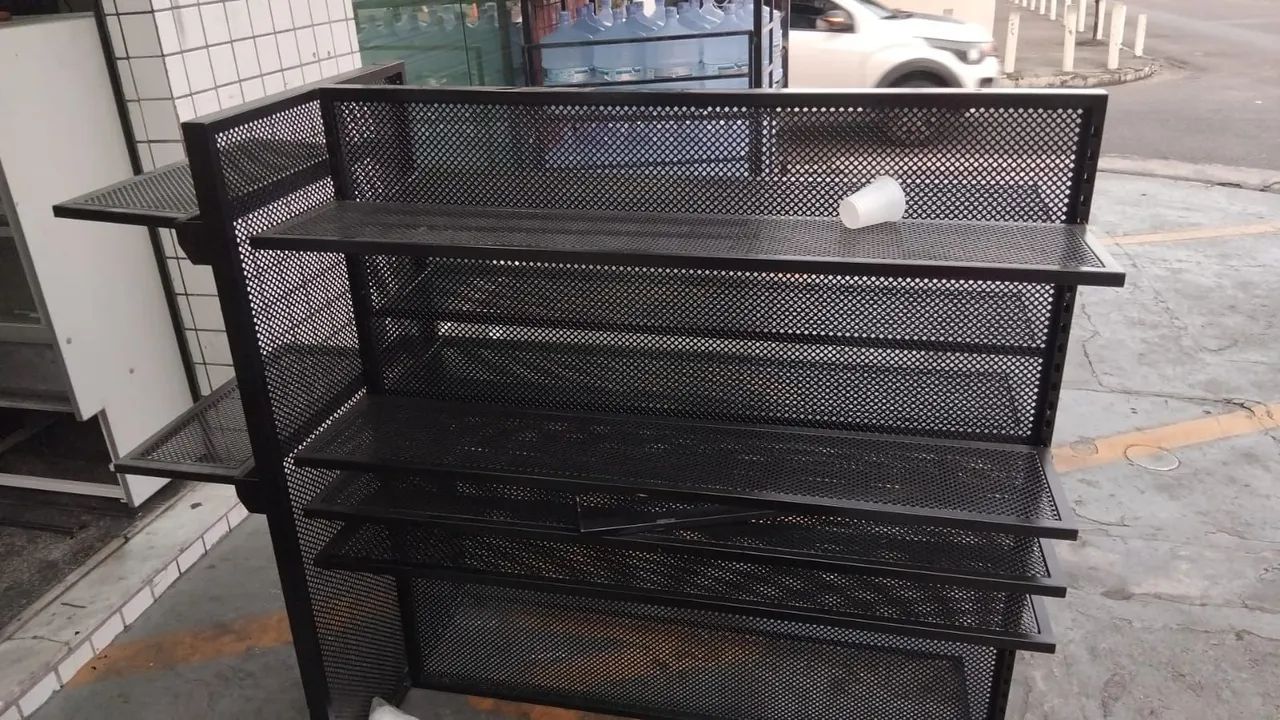 prateleira gondula de mercado ou loja