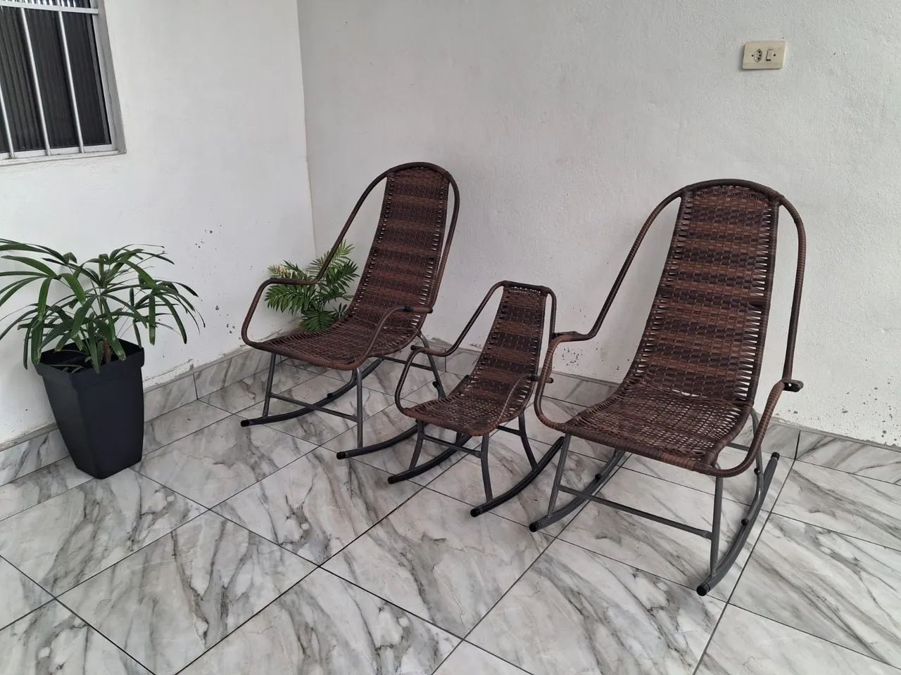 Cadeira de balanço vime sintético 