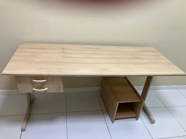 Mesa de Escritório MDF com Gaveteiro e suporte para cpu