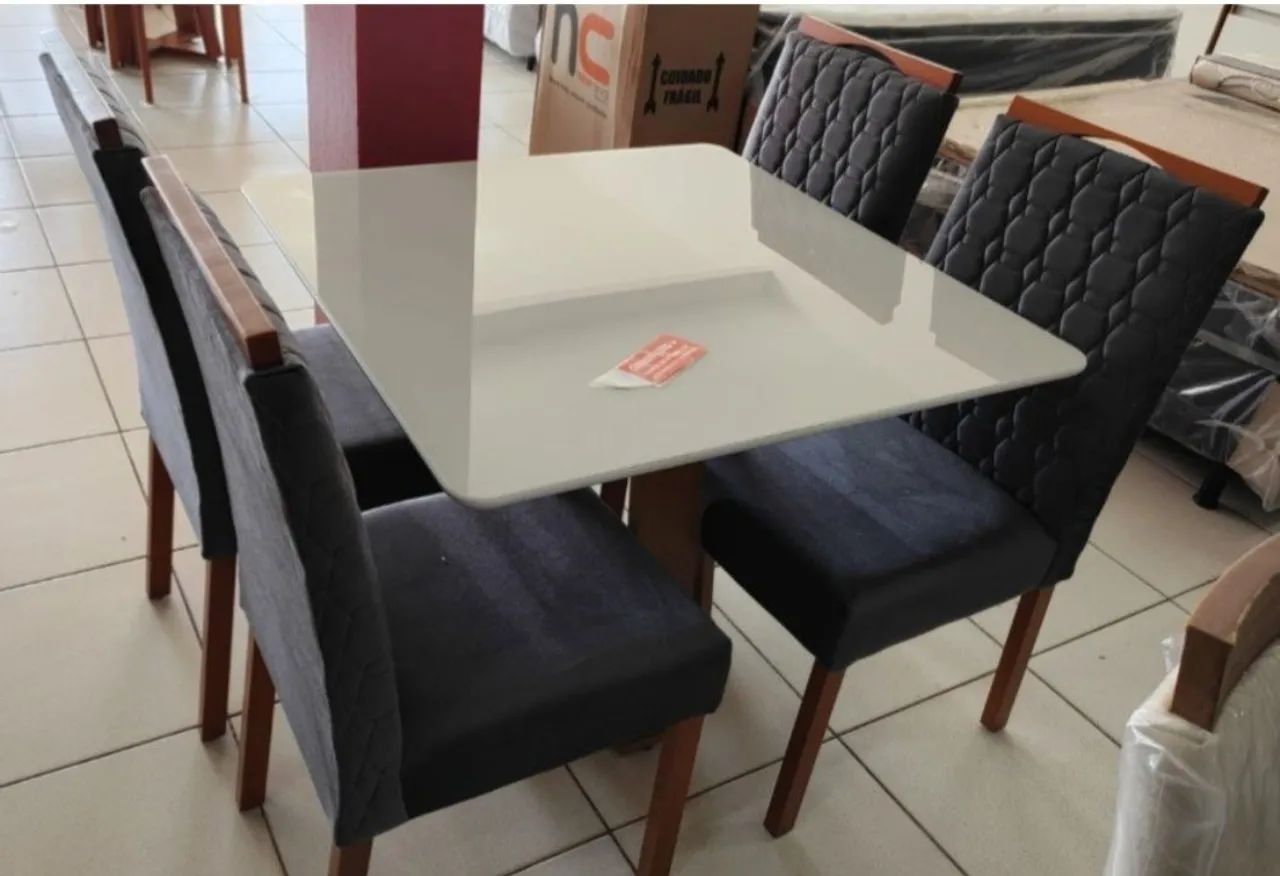 Mesa de Jantar com 4 Cadeiras 90x90 Nova | Promoção