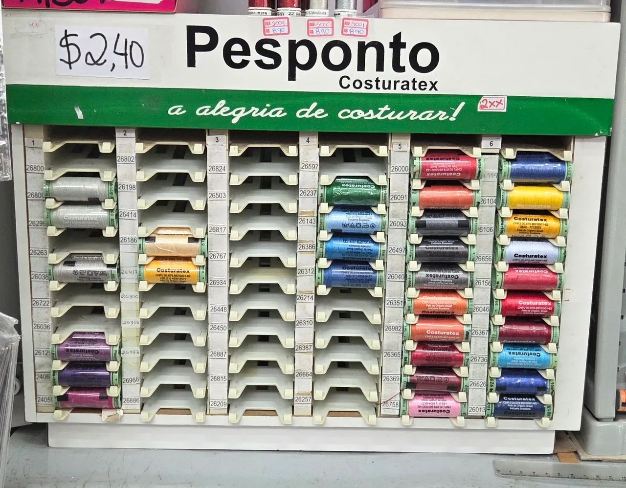 Expositor de linha de costura