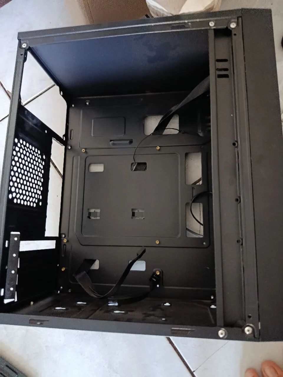 Gabinete para computador de escritório