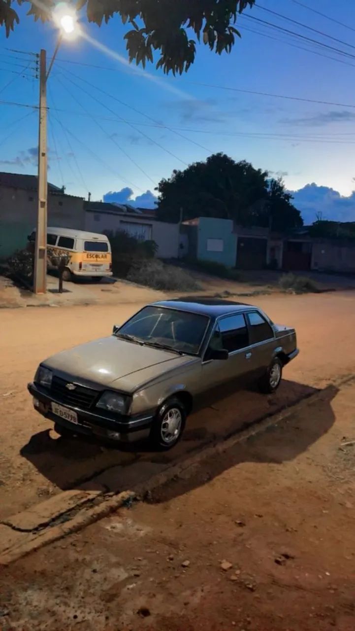 Chevrolet Monza Monza Classic SE 2.0 /MPFI e EFI 2p e 4p 1989