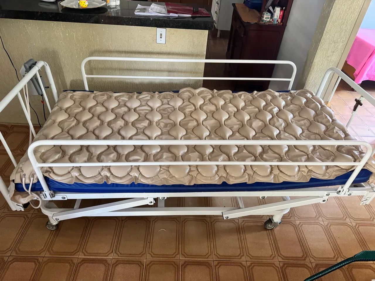 Cama Hospitalar com movimentos Eletricos - Foto 3