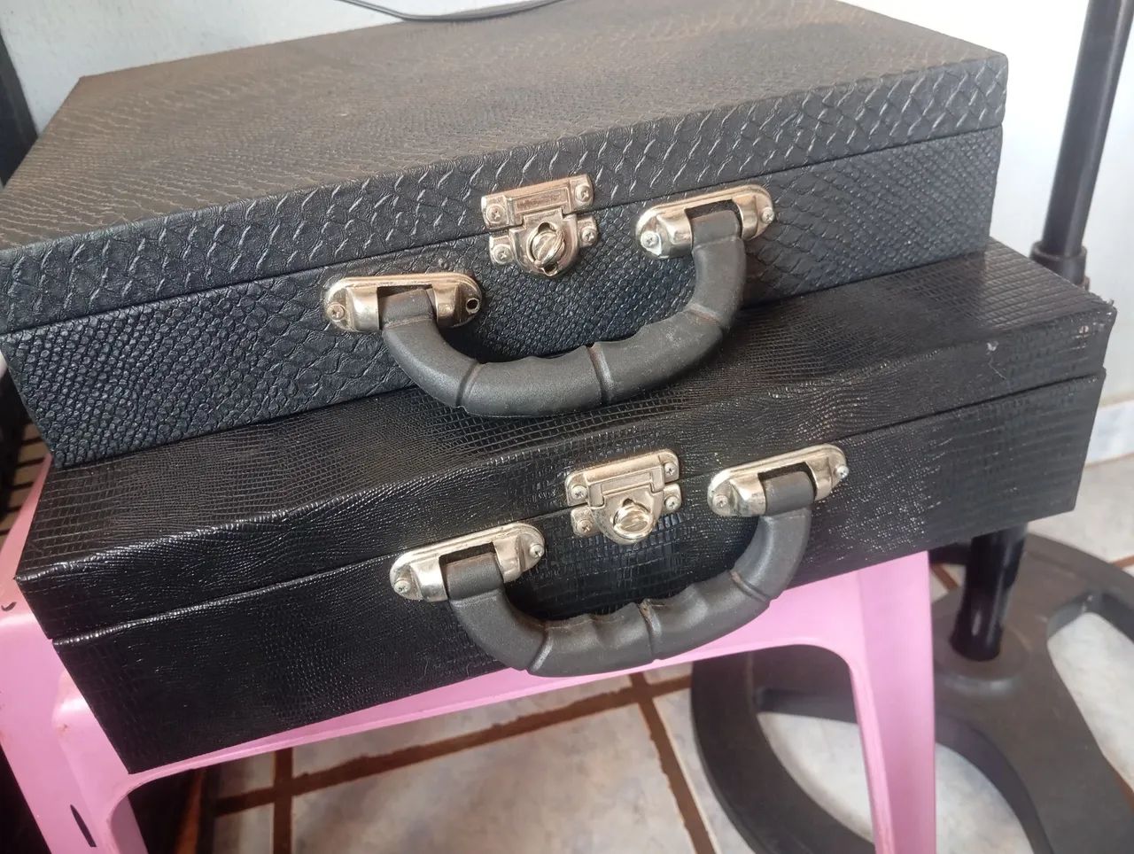 Vendo 2 maletas (porta óculos e porta semijoias)