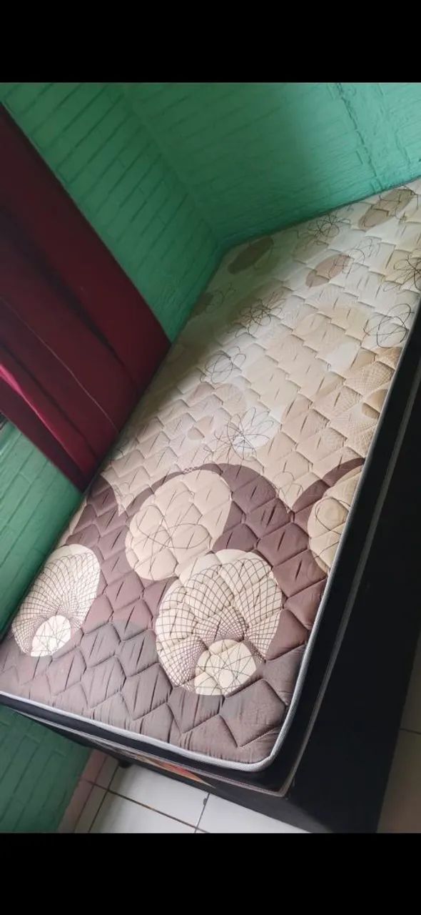 vendo duas camas de solteiro,uma box e uma de angelim