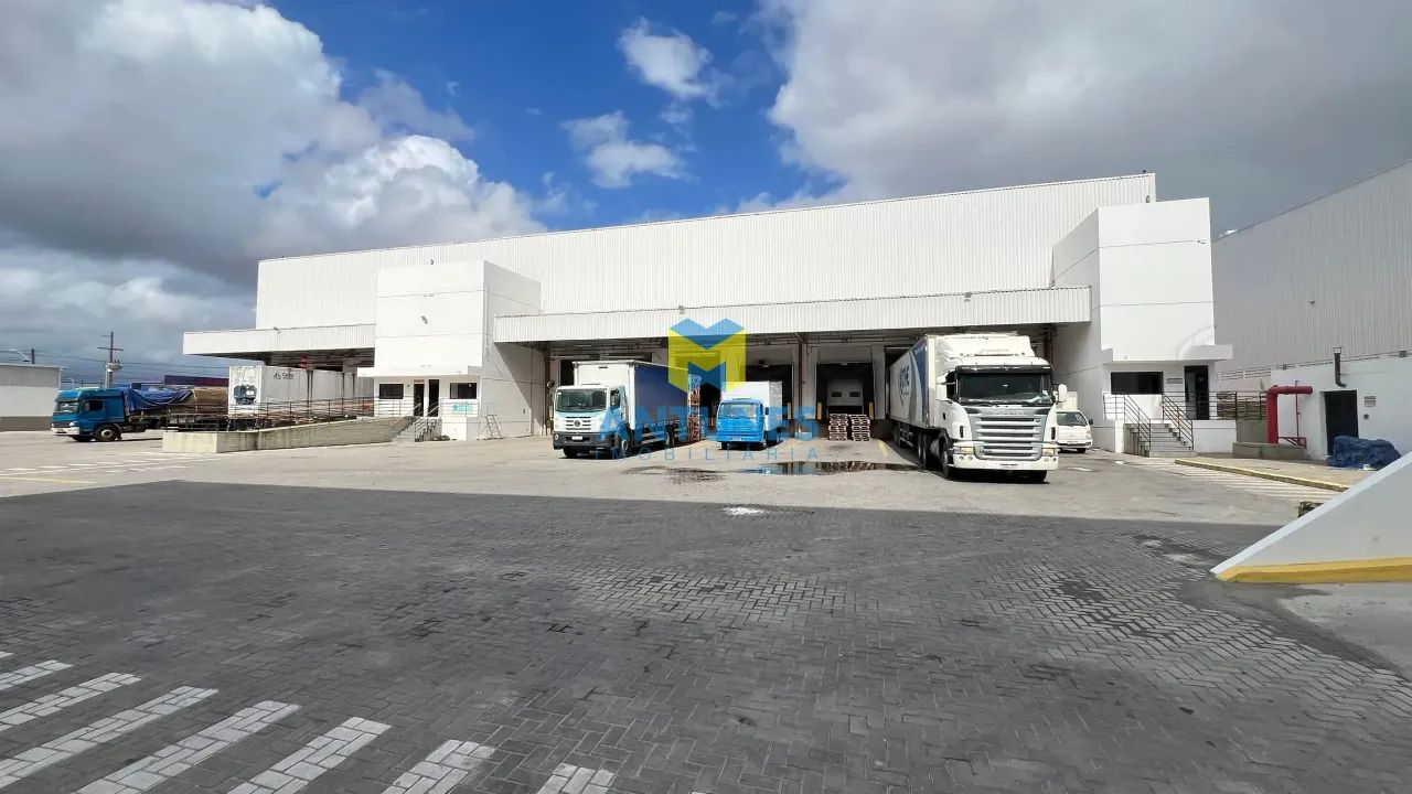 Alugue galpão em Condomínio 2.054m², em Prazeres. Com 04 docas, BR-101